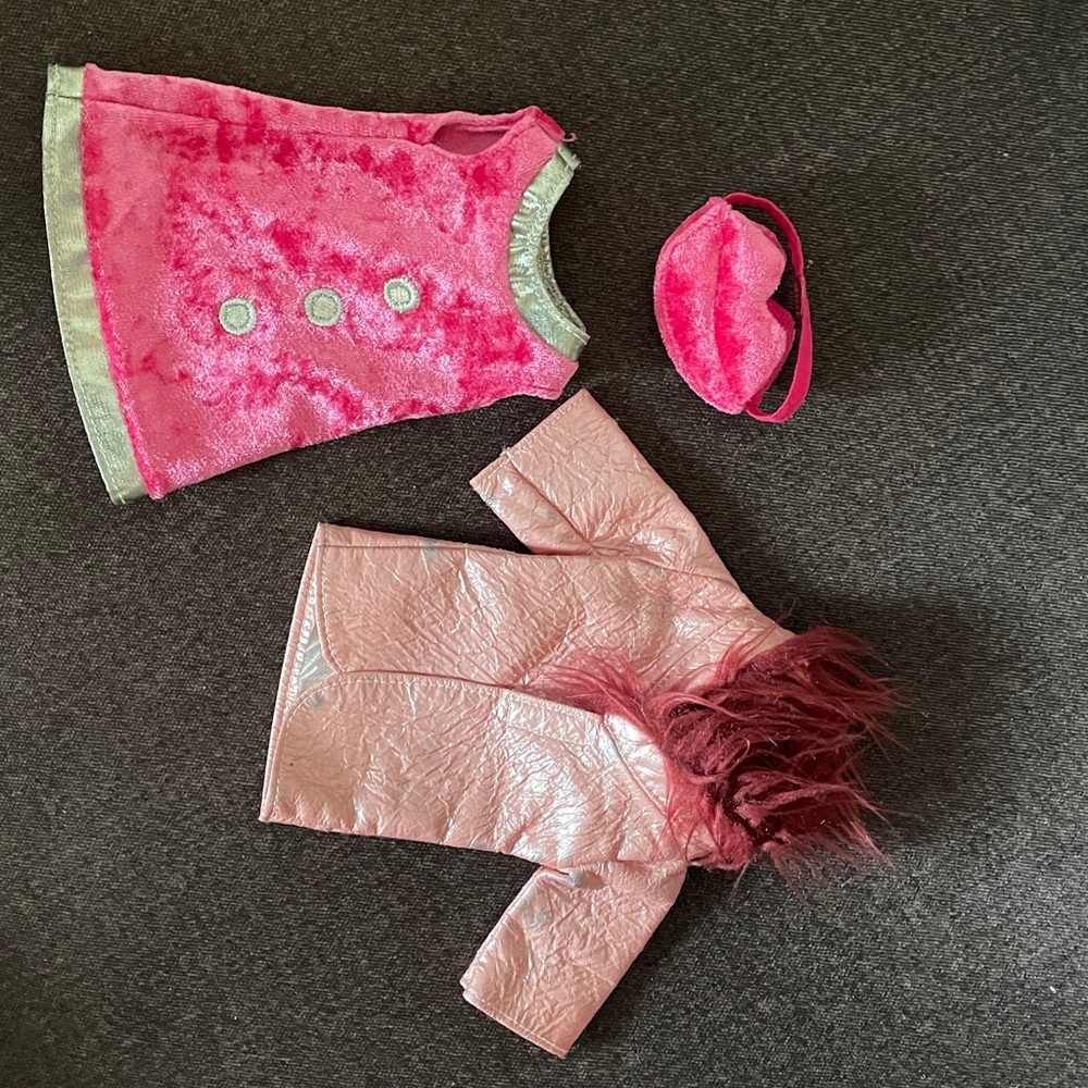 Sweet Giraffe Pink Doll Accessory